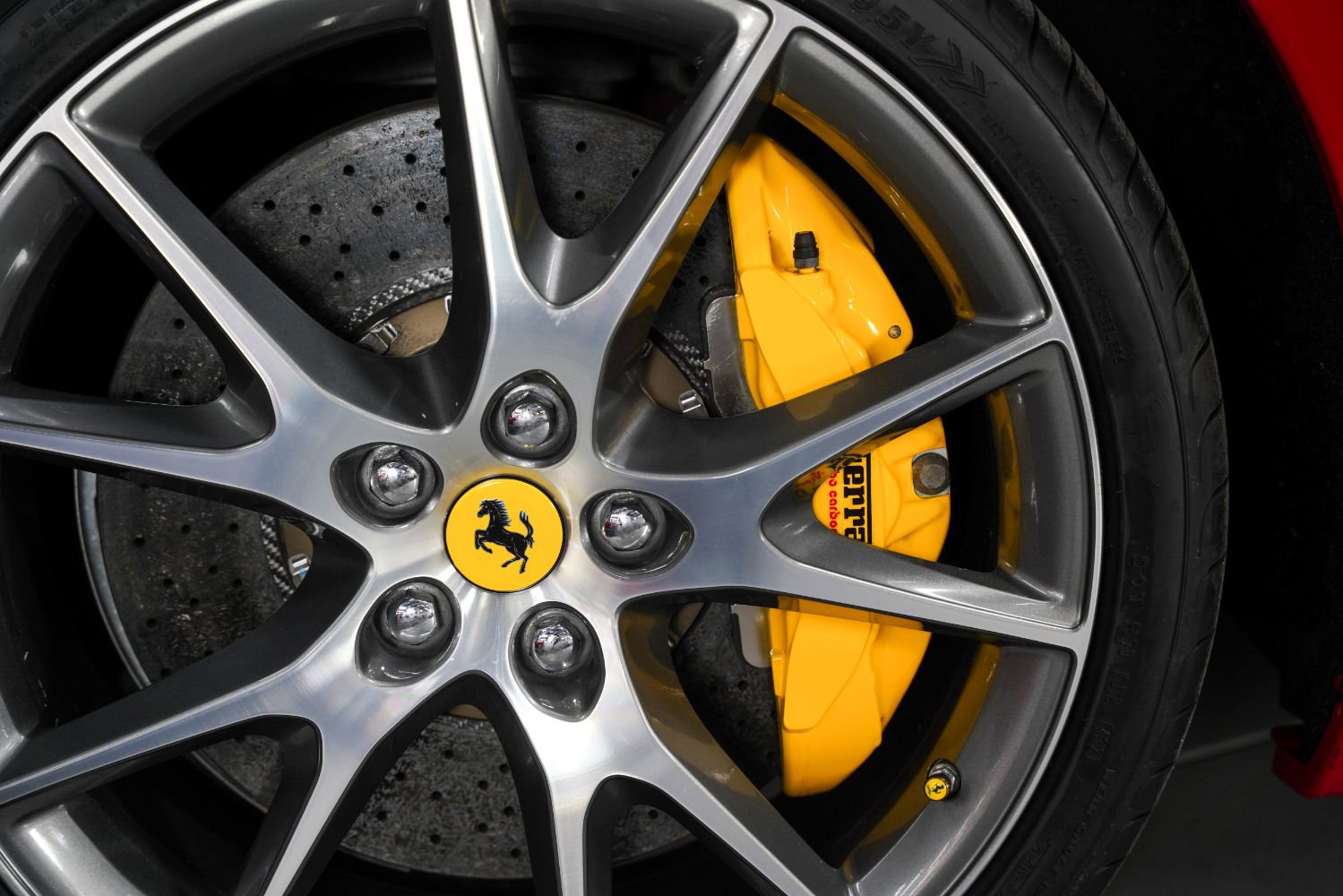Used 2012 Ferrari California image 18