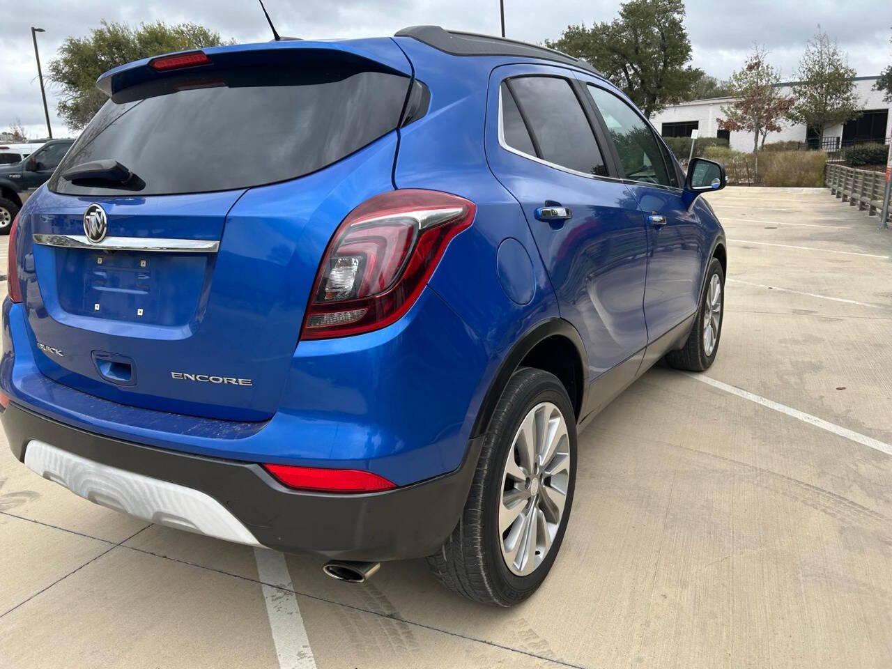 Used 2017 Buick Encore Preferred image 27