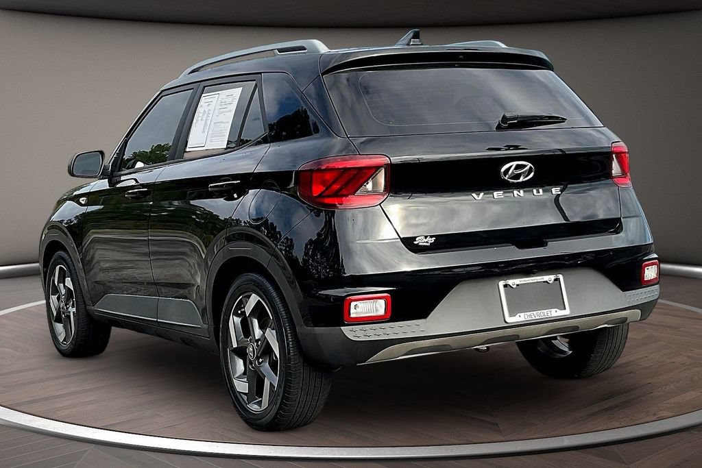 Used 2022 Hyundai Venue SEL FWD image 4