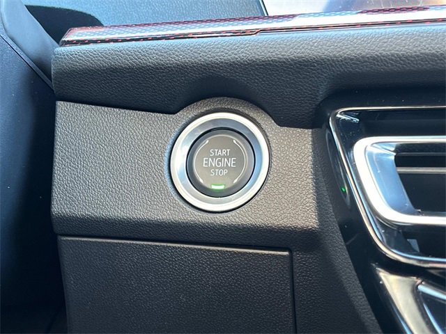 Used 2025 Chevrolet Traverse Z71 w/ Driver Confidence Package image 26