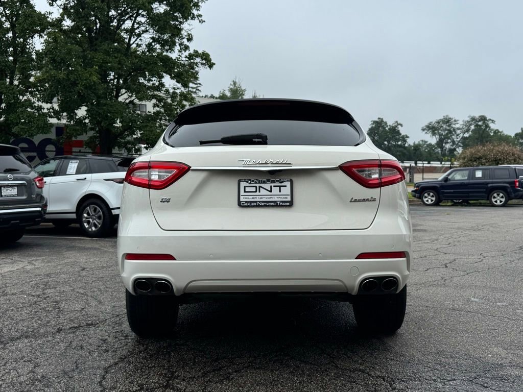 Used 2019 Maserati Levante image 10