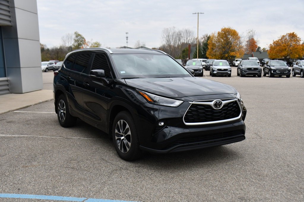 Used 2023 Toyota Highlander XLE image 9