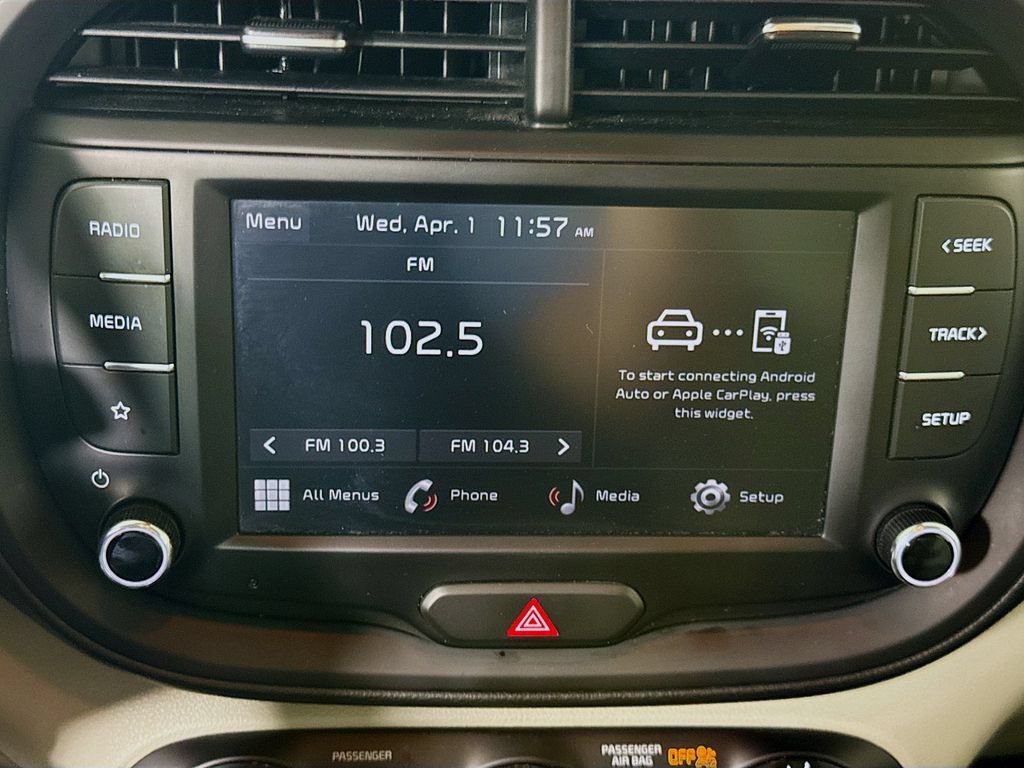 Used 2023 Kia Soul LX w/ LX Technology Package FWD image 6