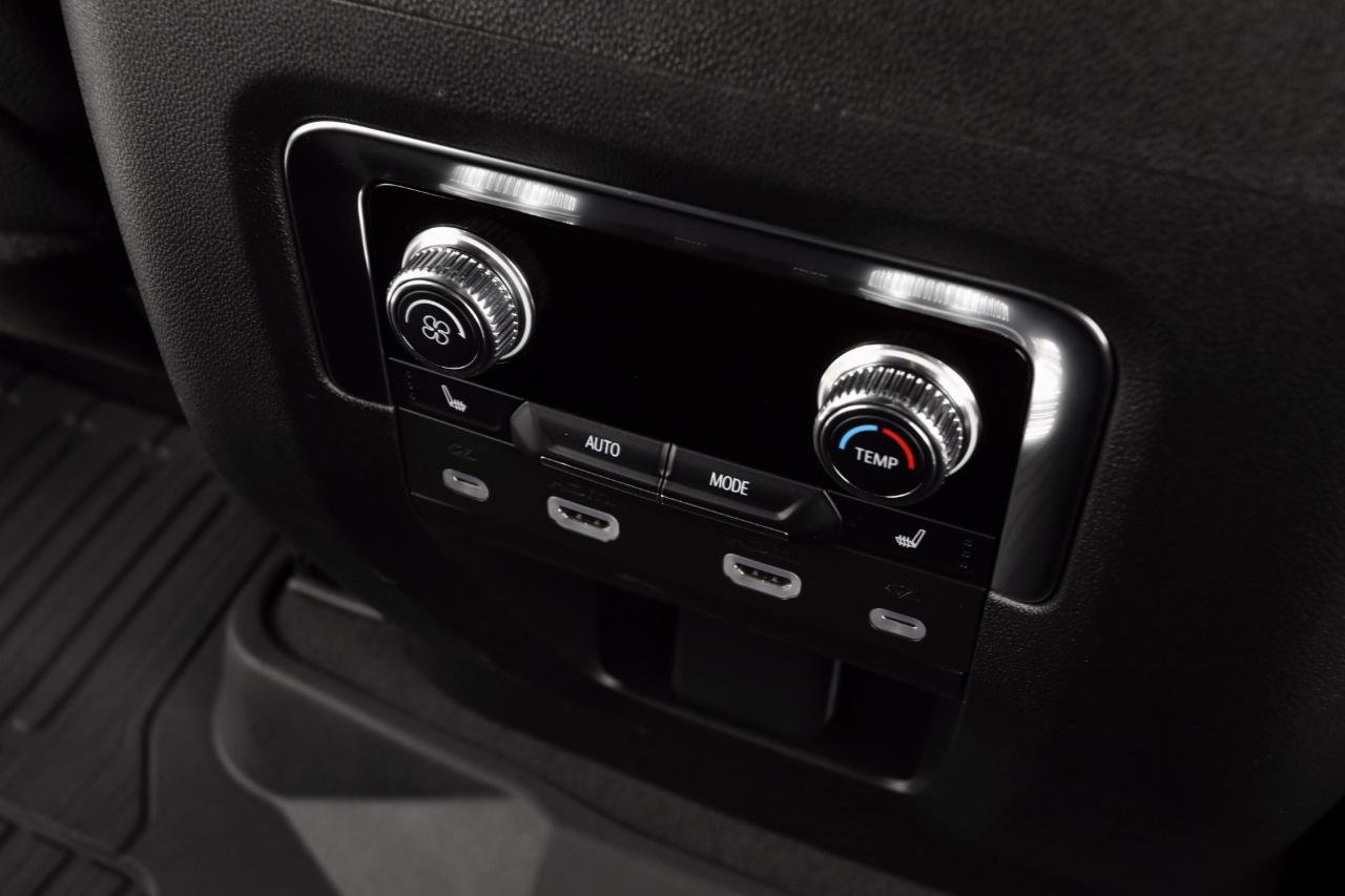 Used 2024 GMC Yukon Denali w/ Advanced Technology Package image 24