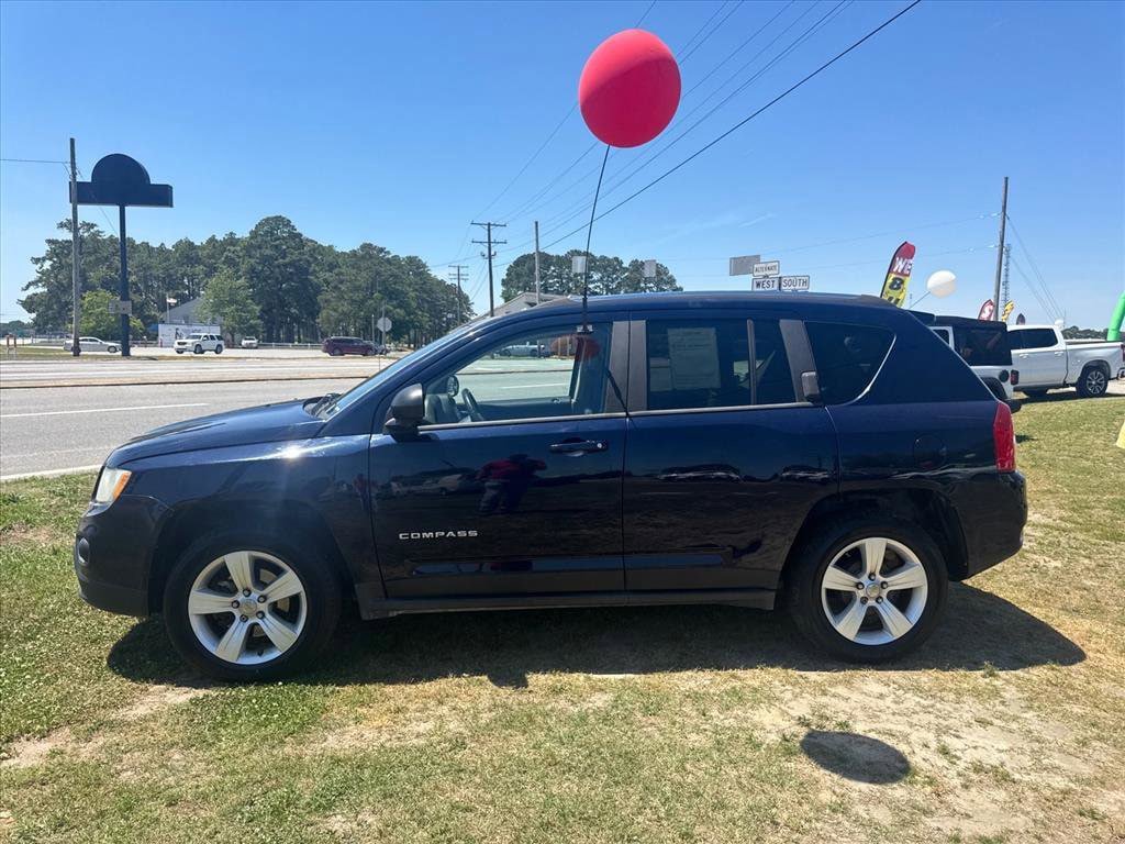 Used 2013 Jeep Compass Latitude w/ Sun/Sound Group FWD image 4