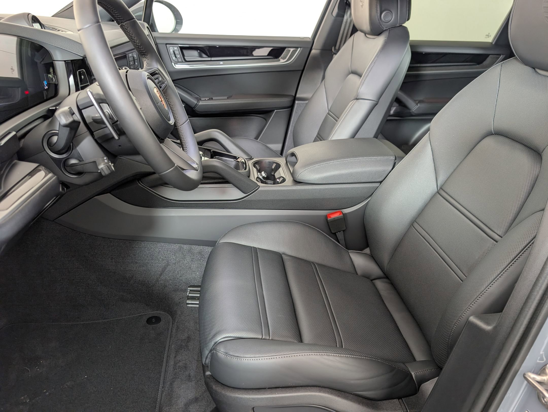 Used 2026 Porsche Cayenne Coupe image 5