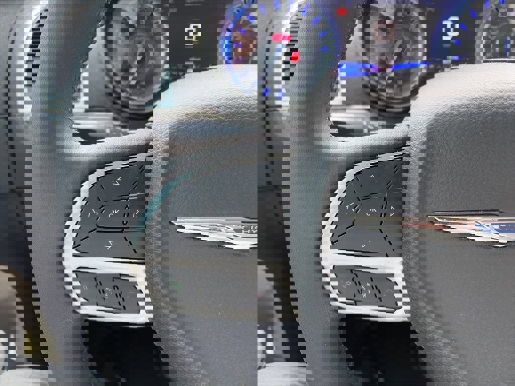 Used 2022 Chrysler 300 Touring L image 6