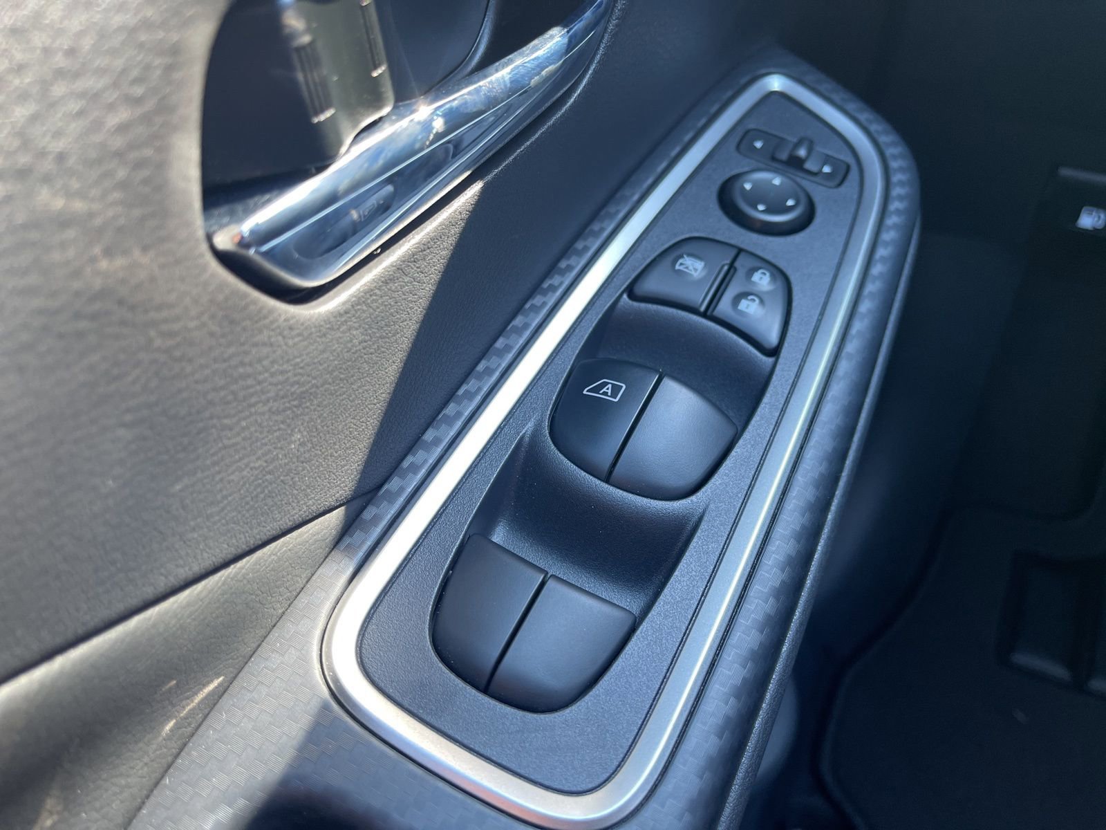 New 2025 Nissan Versa SR image 32