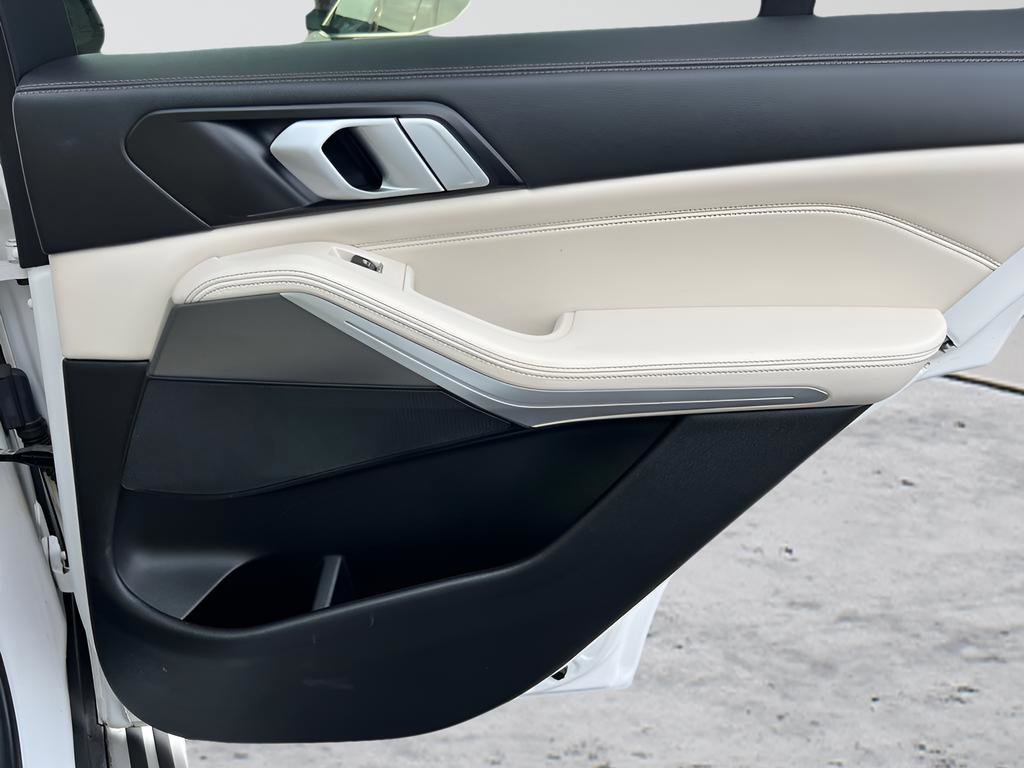 Used 2019 BMW X5 xDrive40i w/ Convenience Package image 29