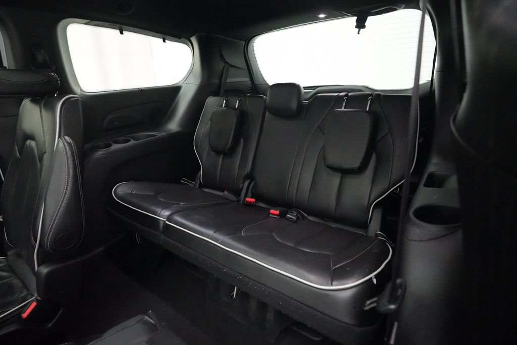 Used 2025 Chrysler Pacifica Limited FWD image 17