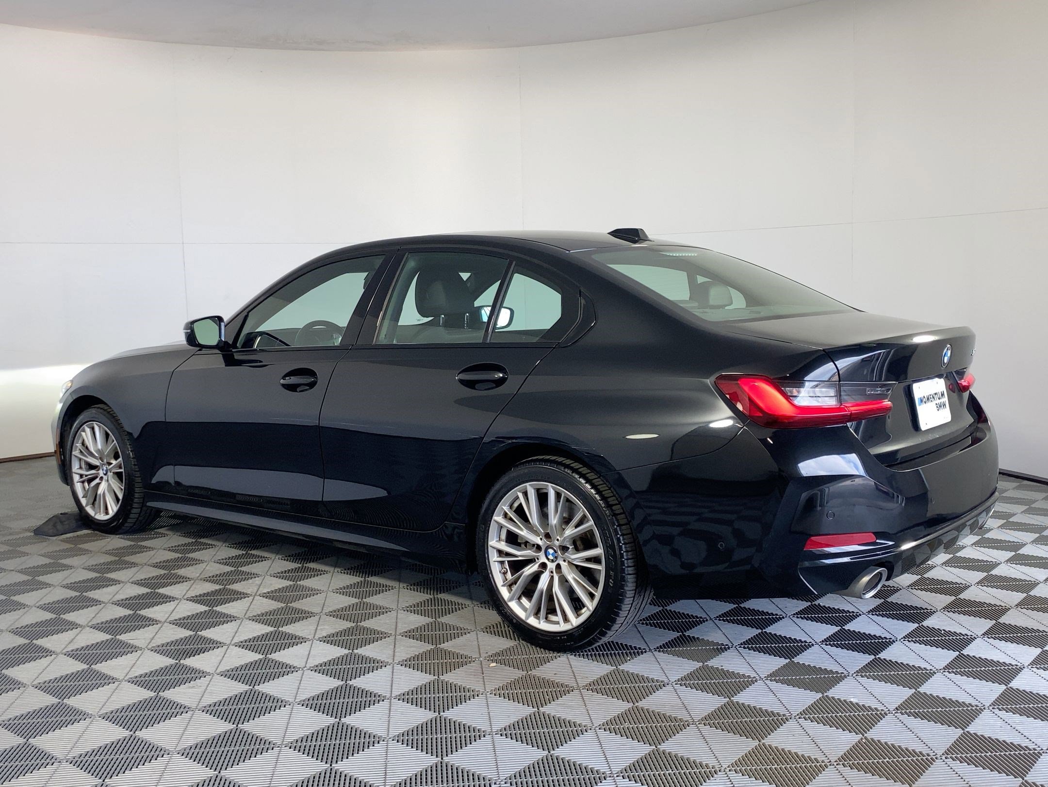 Used 2023 BMW 330i Sedan w/ Premium Package image 3