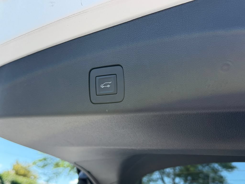 Certified 2023 Buick Encore GX Select w/ Sport Touring Package FWD image 11