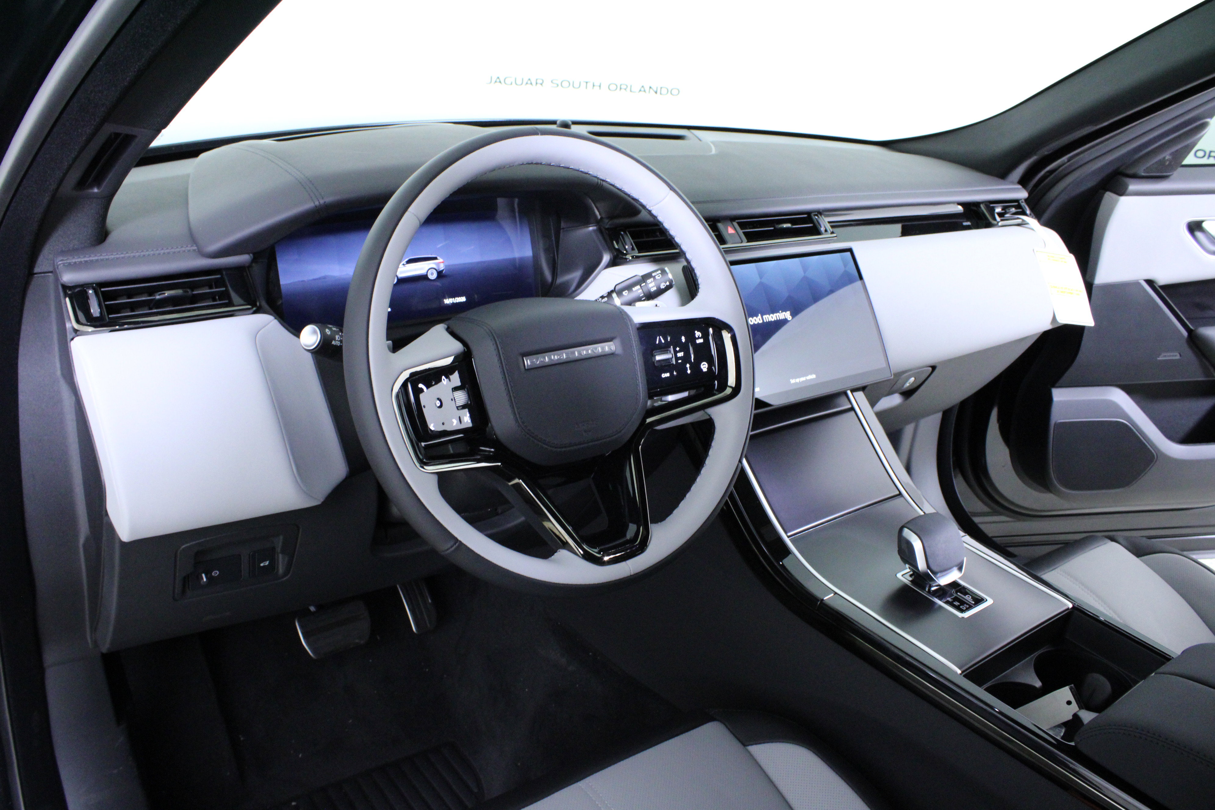 New 2026 Land Rover Range Rover Velar Dynamic SE image 16