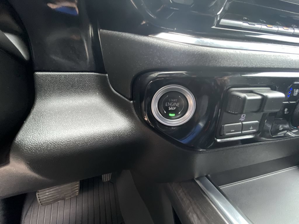 Certified 2025 Chevrolet Silverado 1500 LTZ AWD/4WD image 17