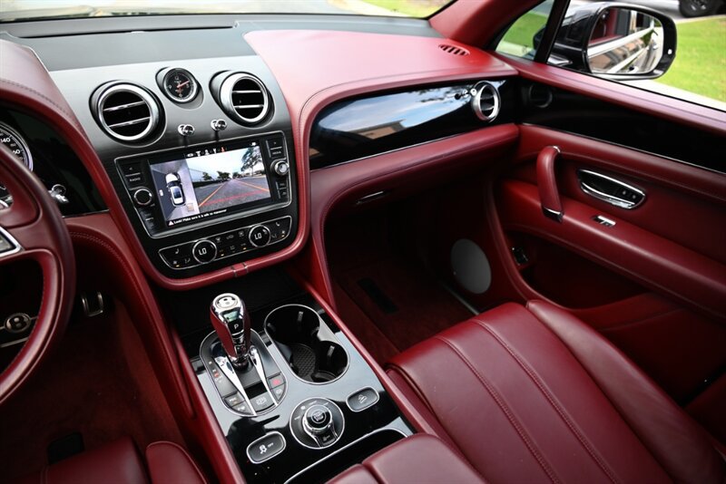 Used 2019 Bentley Bentayga AWD/4WD image 37