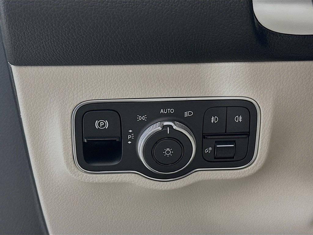 Used 2026 Mercedes-Benz GLB 250 image 10