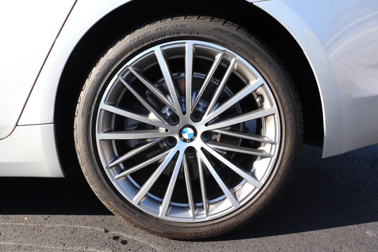 Used 2017 BMW 530i RWD image 10