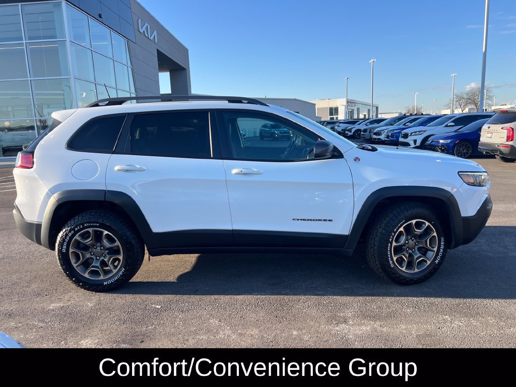 Used 2020 Jeep Cherokee Trailhawk w/ Comfort/Convenience Group AWD/4WD image 2
