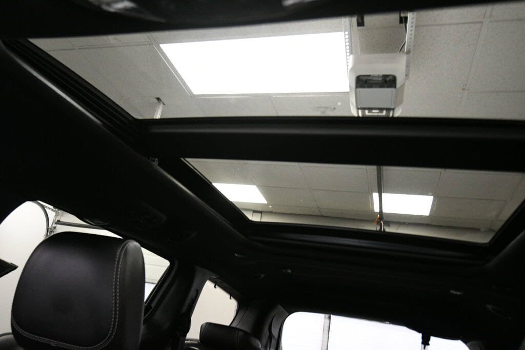 Used 2025 Chrysler Pacifica Limited FWD image 20