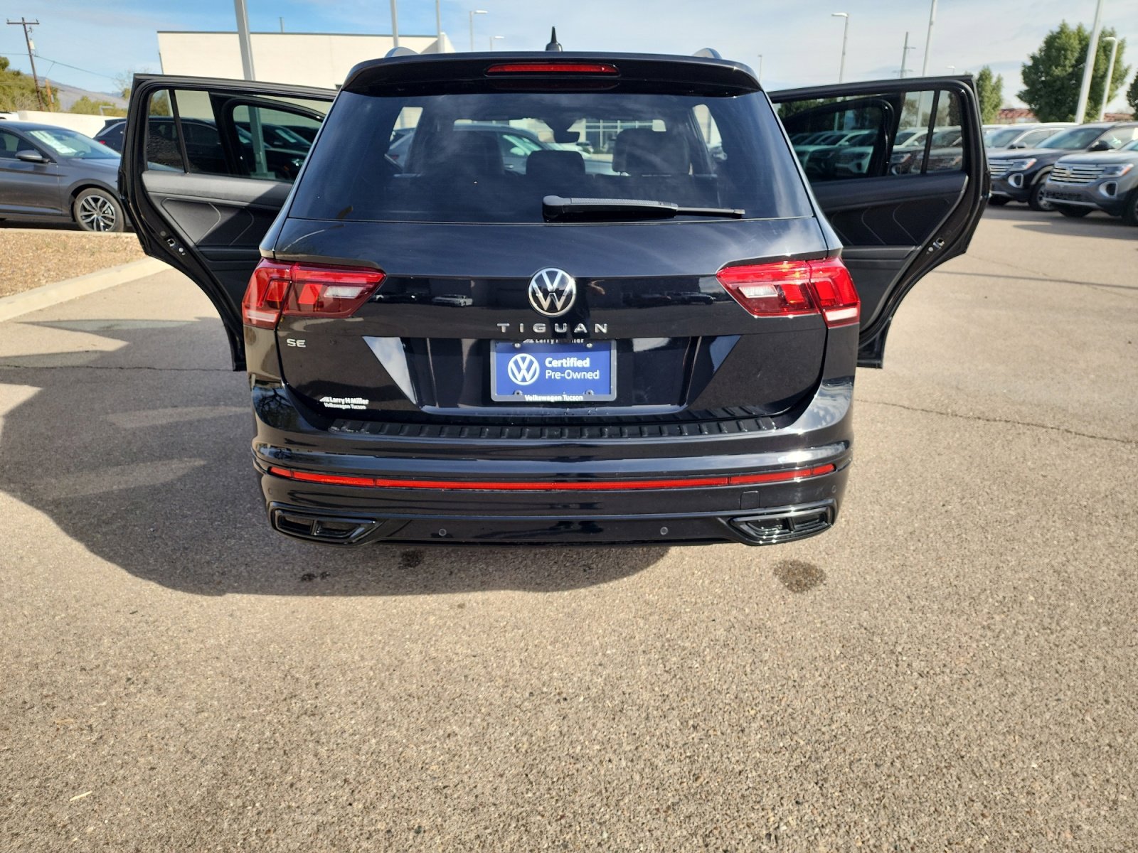 Certified 2023 Volkswagen Tiguan SE R-Line image 24