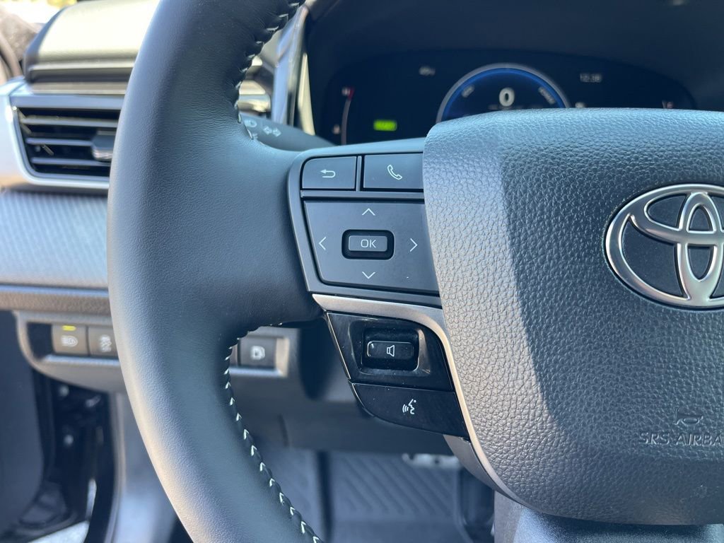 Used 2025 Toyota Camry SE w/ Convenience Package image 17