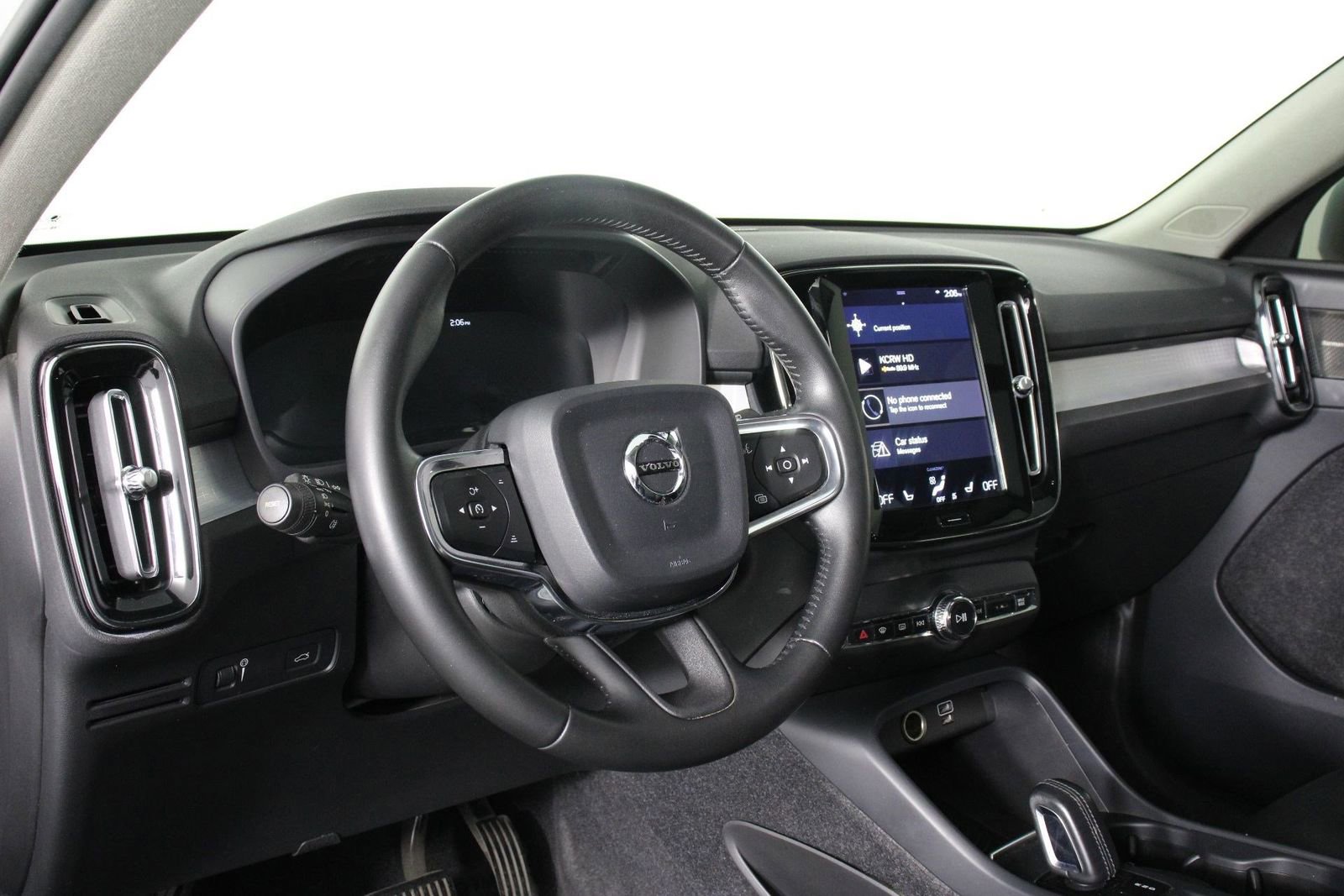 Used 2019 Volvo XC40 T5 Momentum image 14