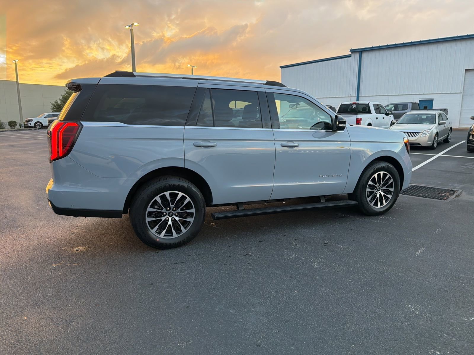 Used 2025 Ford Expedition Platinum image 6