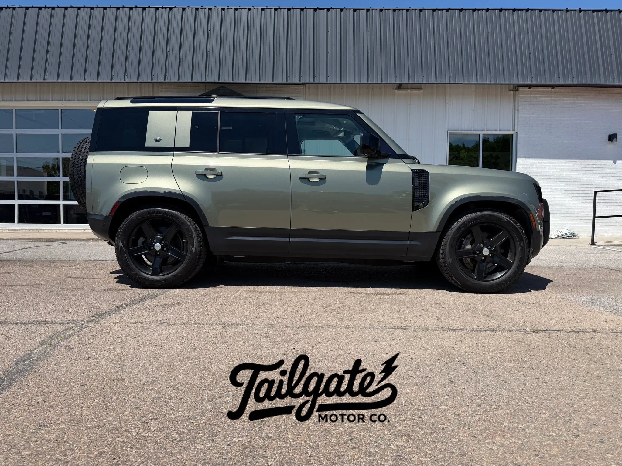 Used 2020 Land Rover Defender 110 SE AWD/4WD video 1