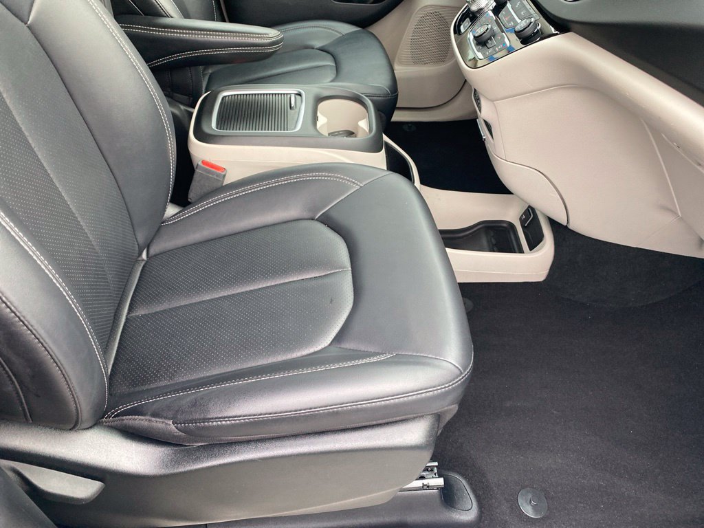 Used 2024 Chrysler Pacifica Touring-L FWD image 22