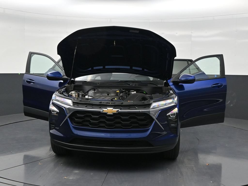Used 2024 Chevrolet Trax LS w/ LS Convenience Package FWD image 32