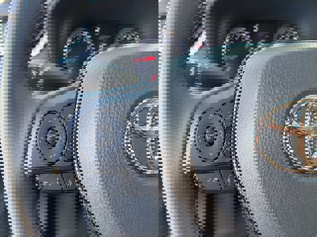 Used 2022 Toyota RAV4 XLE image 14