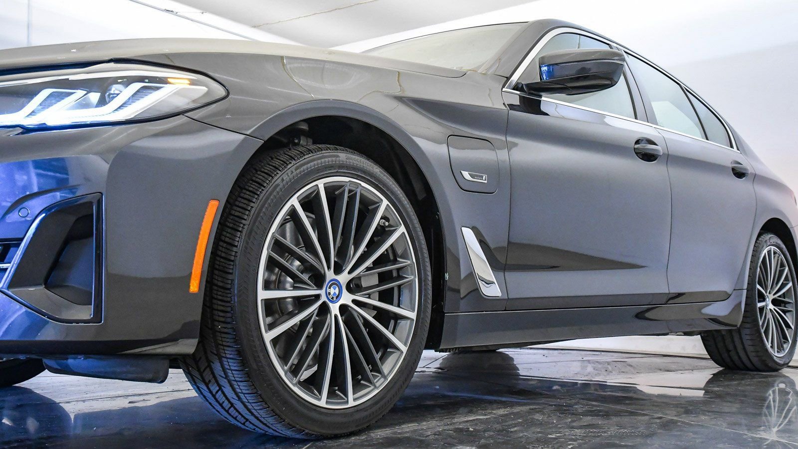 Certified 2023 BMW 530e w/ Premium Package image 10