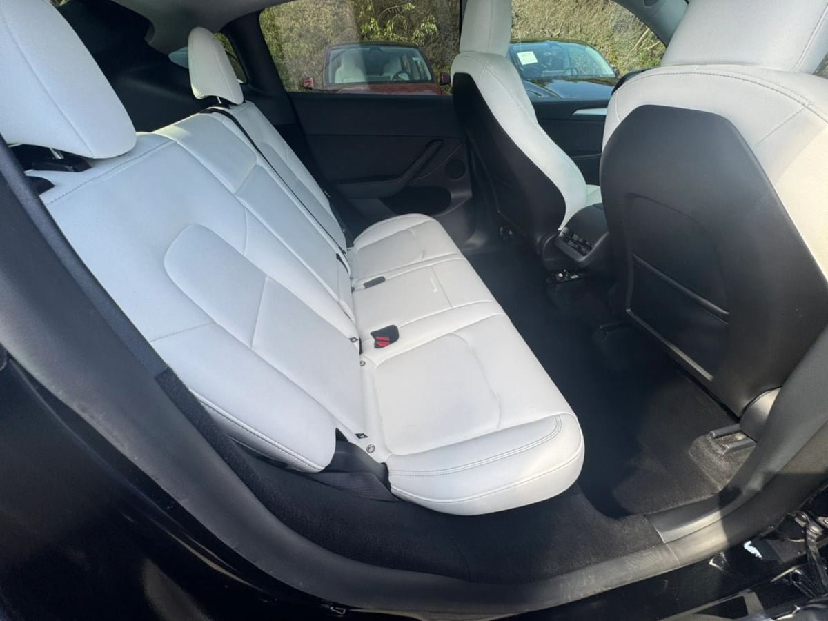 Used 2025 Tesla Model Y Long Range RWD image 15