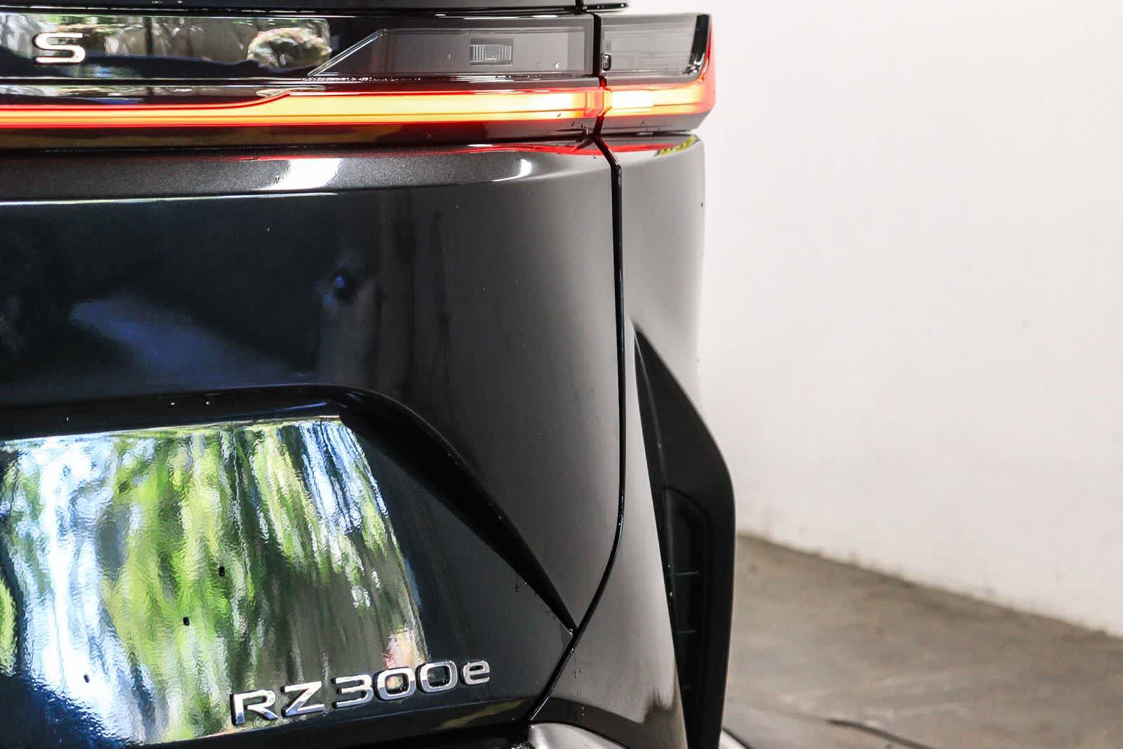 Used 2024 Lexus RZ 300e Premium FWD image 11