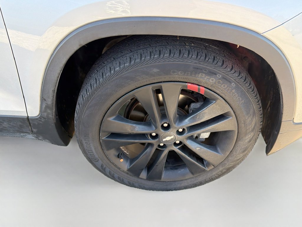 Used 2019 Chevrolet Trax LT w/ Sun & Sound Package FWD image 11