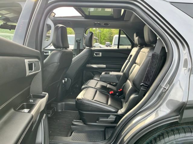Used 2022 Ford Explorer XLT w/ Equipment Group 202A AWD/4WD image 18