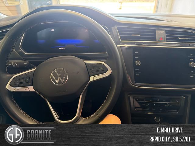 Used 2024 Volkswagen Tiguan SE w/ Panoramic Sunroof Package image 13
