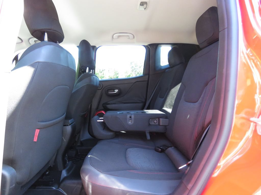 Used 2015 Jeep Renegade Trailhawk w/ Popular Equipment Group AWD/4WD image 19