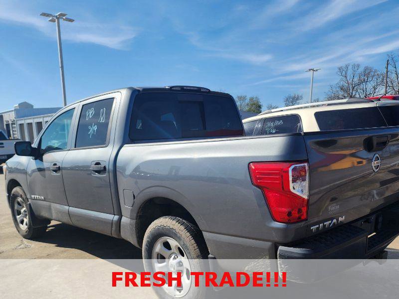 Used 2017 Nissan Titan S image 3