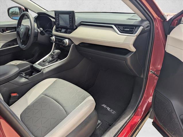 Used 2021 Toyota RAV4 XLE w/ Convenience Package image 21
