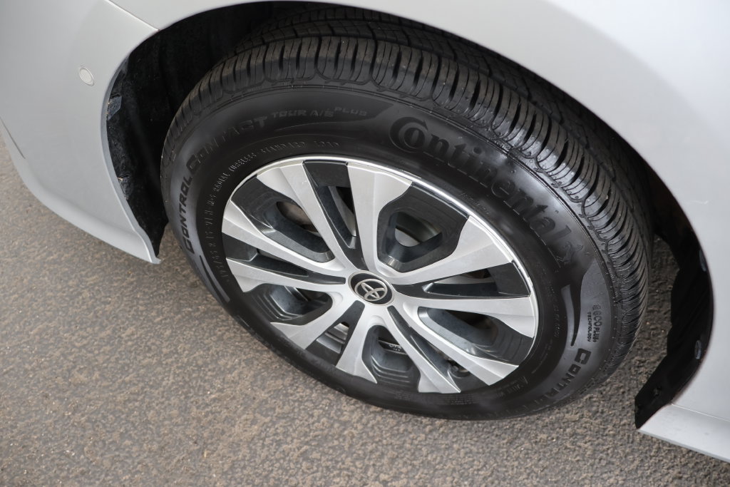 Certified 2020 Toyota Prius LE AWD/4WD image 55