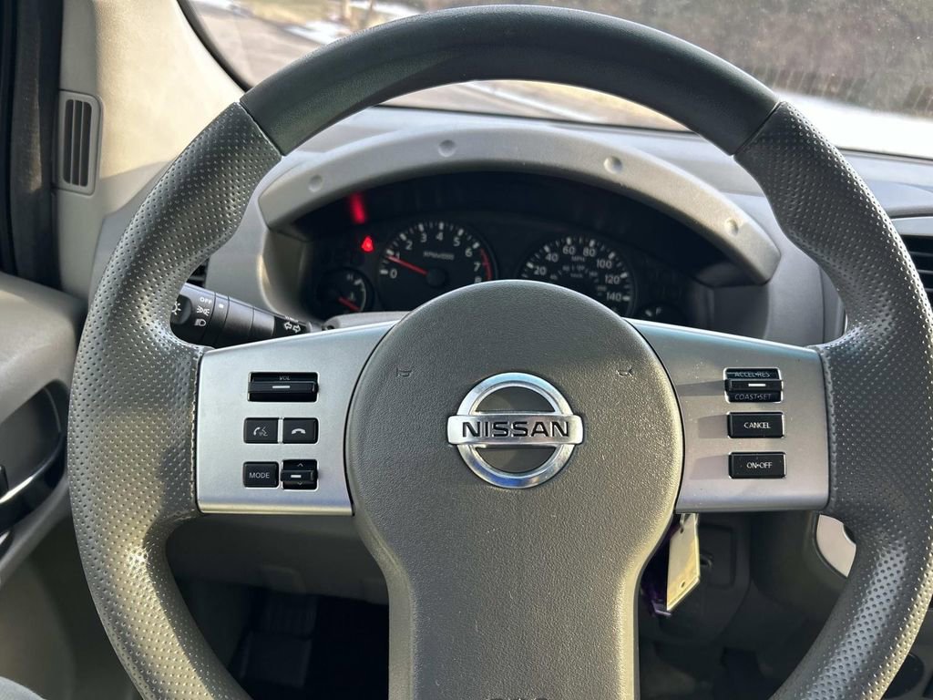 Used 2014 Nissan Frontier SV image 25
