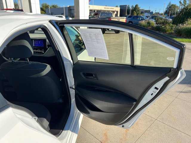 Used 2025 Toyota Corolla LE AWD/4WD image 31