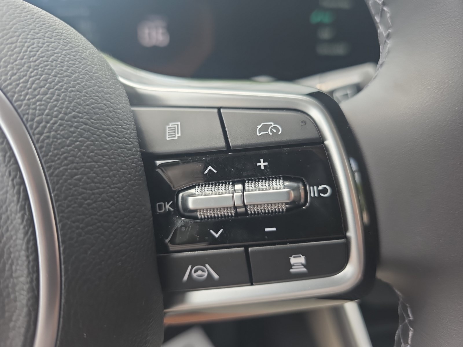 Certified 2026 Kia Carnival LX FWD image 24