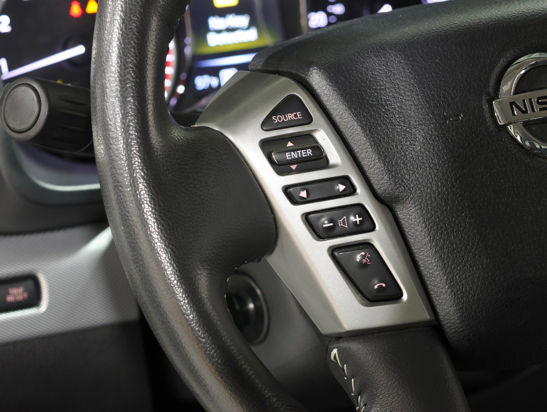 Used 2017 Nissan Titan PRO-4X w/ Pro-4x Convenience Package image 75