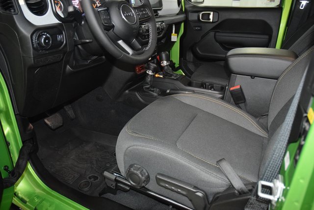 Used 2025 Jeep Wrangler Sport image 41