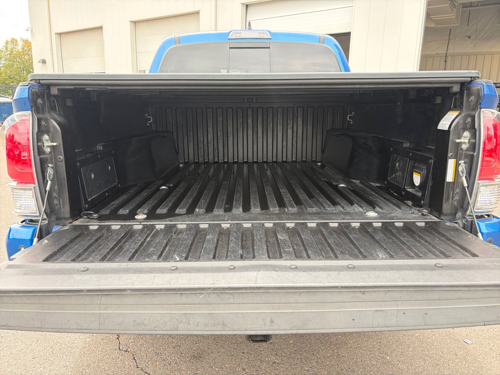 Used 2017 Toyota Tacoma Limited w/ Tow Package AWD/4WD image 29