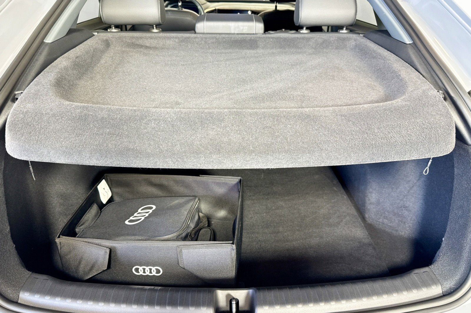 Used 2025 Audi Q4 e-tron Premium w/ Convenience Package image 25