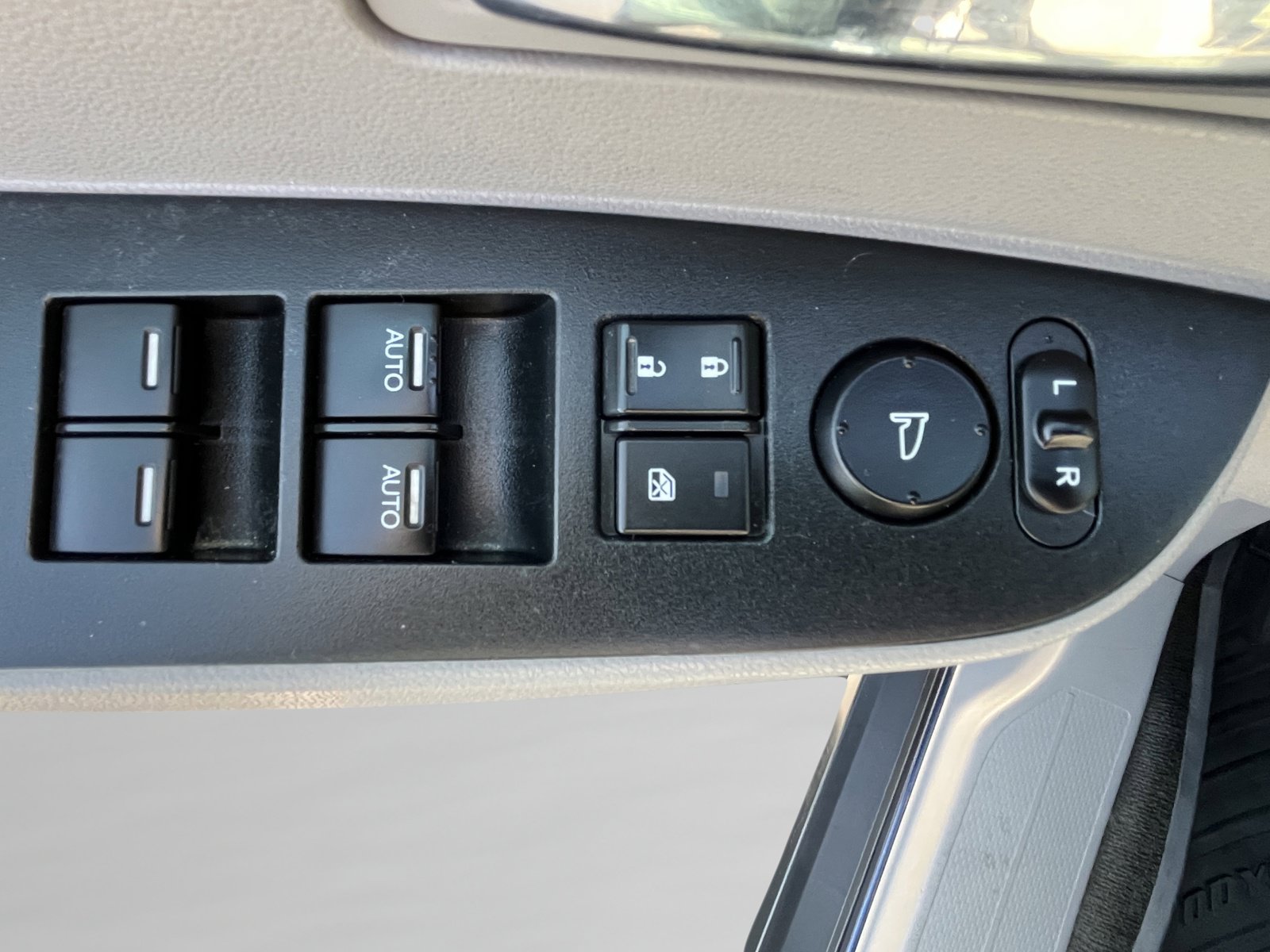 Used 2015 Honda Odyssey EX-L image 35