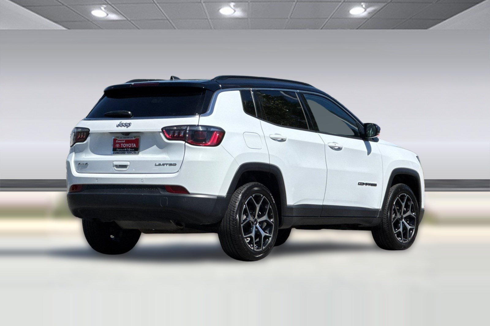 Used 2025 Jeep Compass Limited AWD/4WD image 9